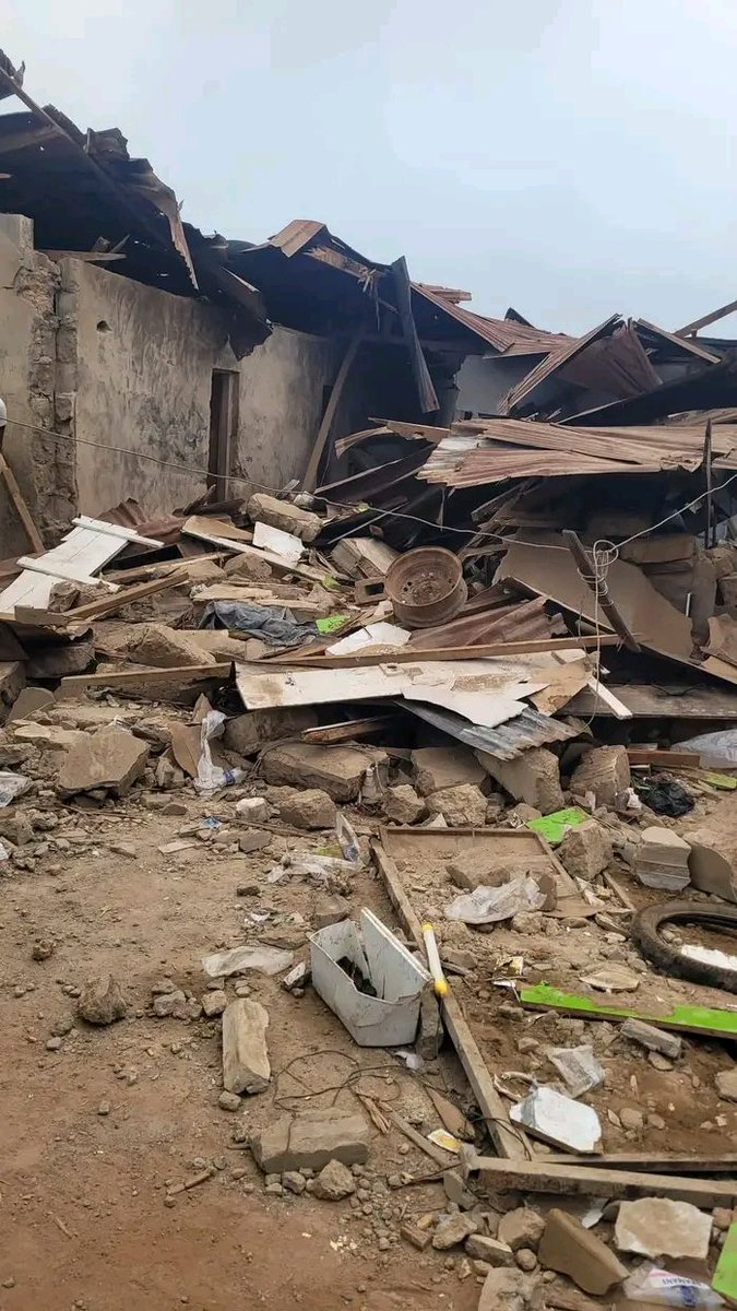 Fareedatu002's tweet photo. According to an eyewitness, narrating to Radio France International, no one was killed during US airstrike in Sokoto, but all the injured are civilians, because there was no any terrorist camp in that place. 

In fact, according to the same eyewitness, the town has not recorded a single terrorist activities. Just houses of bunch of civilians were destroyed and rendered them homeless, thereby adding numbers of internally displaced persons. Trump America missed the target