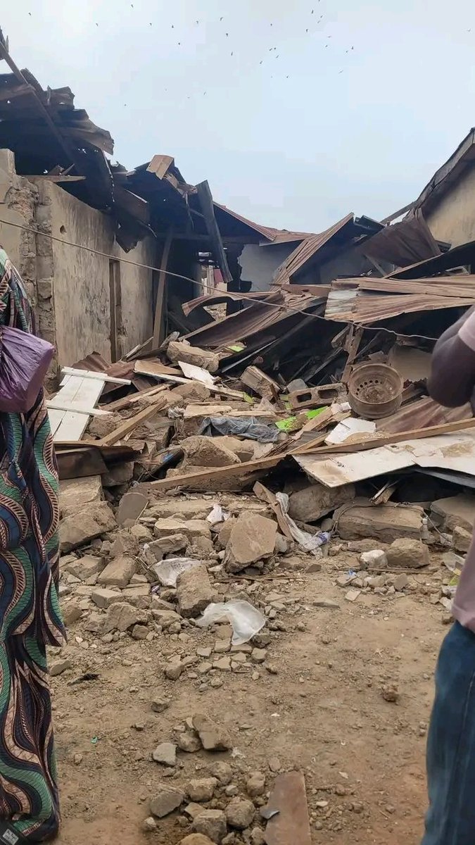 Fareedatu002's tweet photo. According to an eyewitness, narrating to Radio France International, no one was killed during US airstrike in Sokoto, but all the injured are civilians, because there was no any terrorist camp in that place. 

In fact, according to the same eyewitness, the town has not recorded a single terrorist activities. Just houses of bunch of civilians were destroyed and rendered them homeless, thereby adding numbers of internally displaced persons. Trump America missed the target