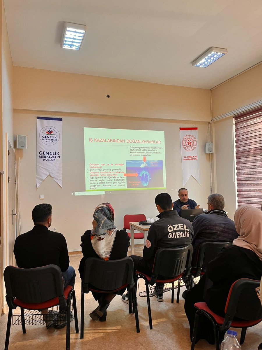 GSB_KozlukGM's tweet photo. 📍İŞ SAĞLIĞI VE GÜVENLİĞİ EĞİTİMİ 

🏫 KOZLUK GENÇLİK MERKEZİ 

İl Müdürlüğümüz bünyesinde kurumumuzda İş sağlığı ve güvenliği eğitimi başarılı şekilde tamamlanmıştır.
@gencliksporbak @oa_bak @gsbgenclik @drenesefendioglu @gsb_batman @ibrahimruzigar @AbdulbasirAlag2 @Vahidecetin2 https://t.co/vY1HdrRadN
