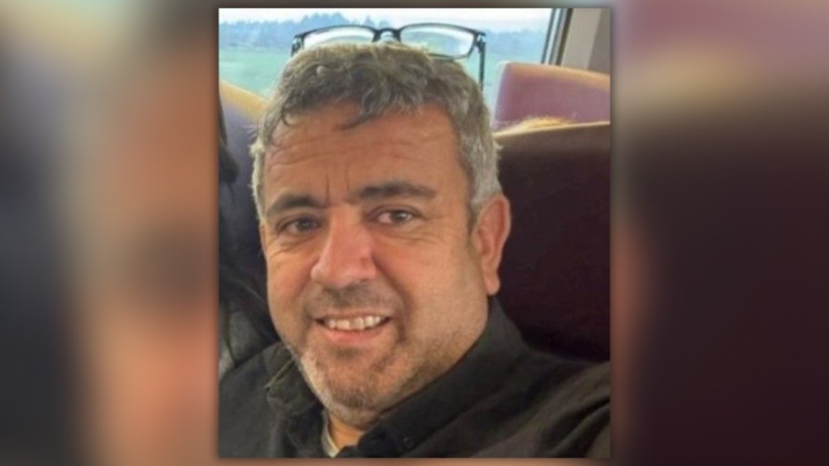faitdivers_news's tweet photo. 🚨 Un quinquagénaire, psychologue, a disparu entre le 21 et le 22 décembre à Nîmes. La police judiciaire enquête et plusieurs pistes sont explorées.

📰 Source : Midi Libre - Plus d'infos⤵

#disparition #nimes #enquete #vieperdue https://t.co/9jOXAWRgnX