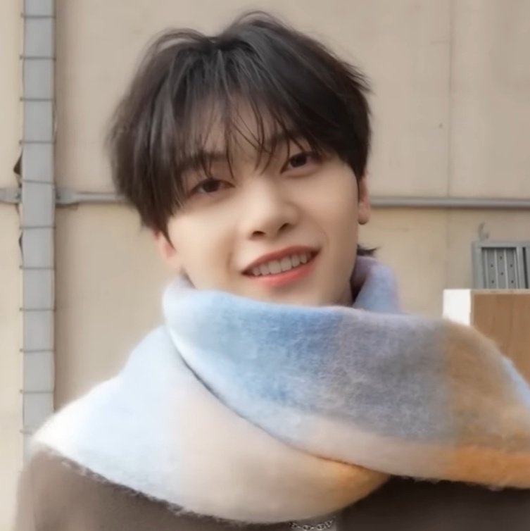 forseokmae's tweet image. we should wrap this precious boy with every scarf that's available on earth