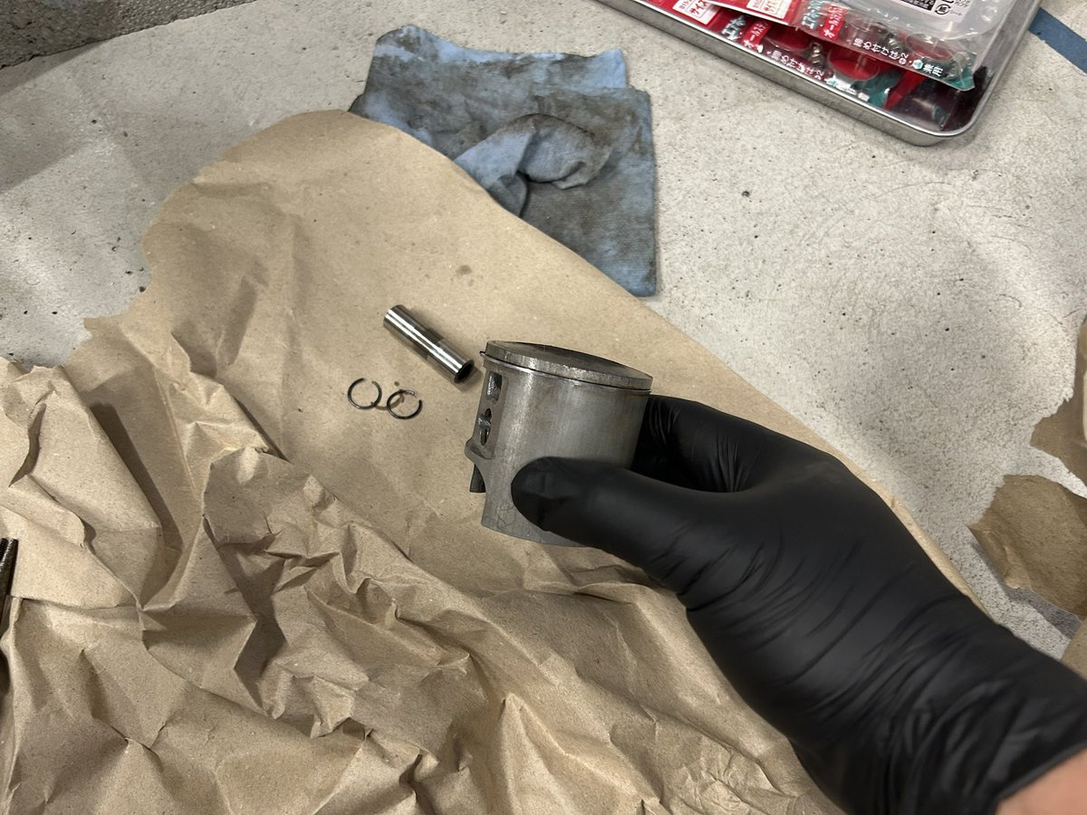 昨日の作業2 とりあえず分解 インマニはCRのやつで、リードバルブはCR