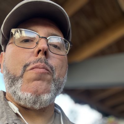 #NewProfilePic no se ve pero se nota. Foto tomada luego que comer cuerito de lechón.