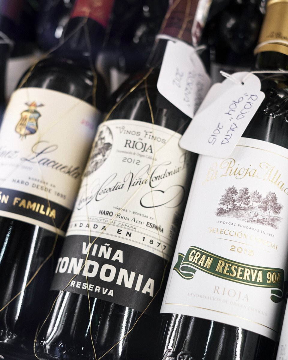 ¡Felices fiestas a todos! 🎄✨

Esperamos que estéis pasando unos días maravillosos rodeados de buena compañía (y mejor comida). Si hoy ya os apetece cambiar de aires, nosotros ya estamos listos: el vino esperando y el mejor producto fresco sobre el hielo.