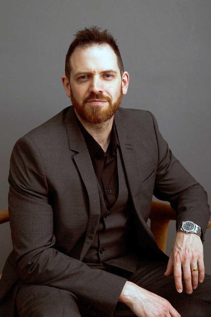 Es uno de los nuestros, es nuestro Joe Abercrombie, y en 2026 acudirá por décima vez a la que es su casa y donde siempre tendrá las puertas abiertas. Nos hace felices llamar amigo a uno de los mejores autores de fantasía del mundo, y más aún saber que estará en el #celsius2026