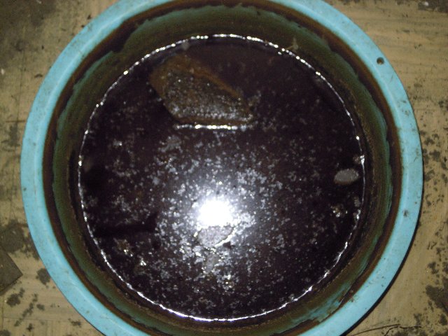 ご存知ですか。津波が黒いことを。
博物館内に残った津波です。