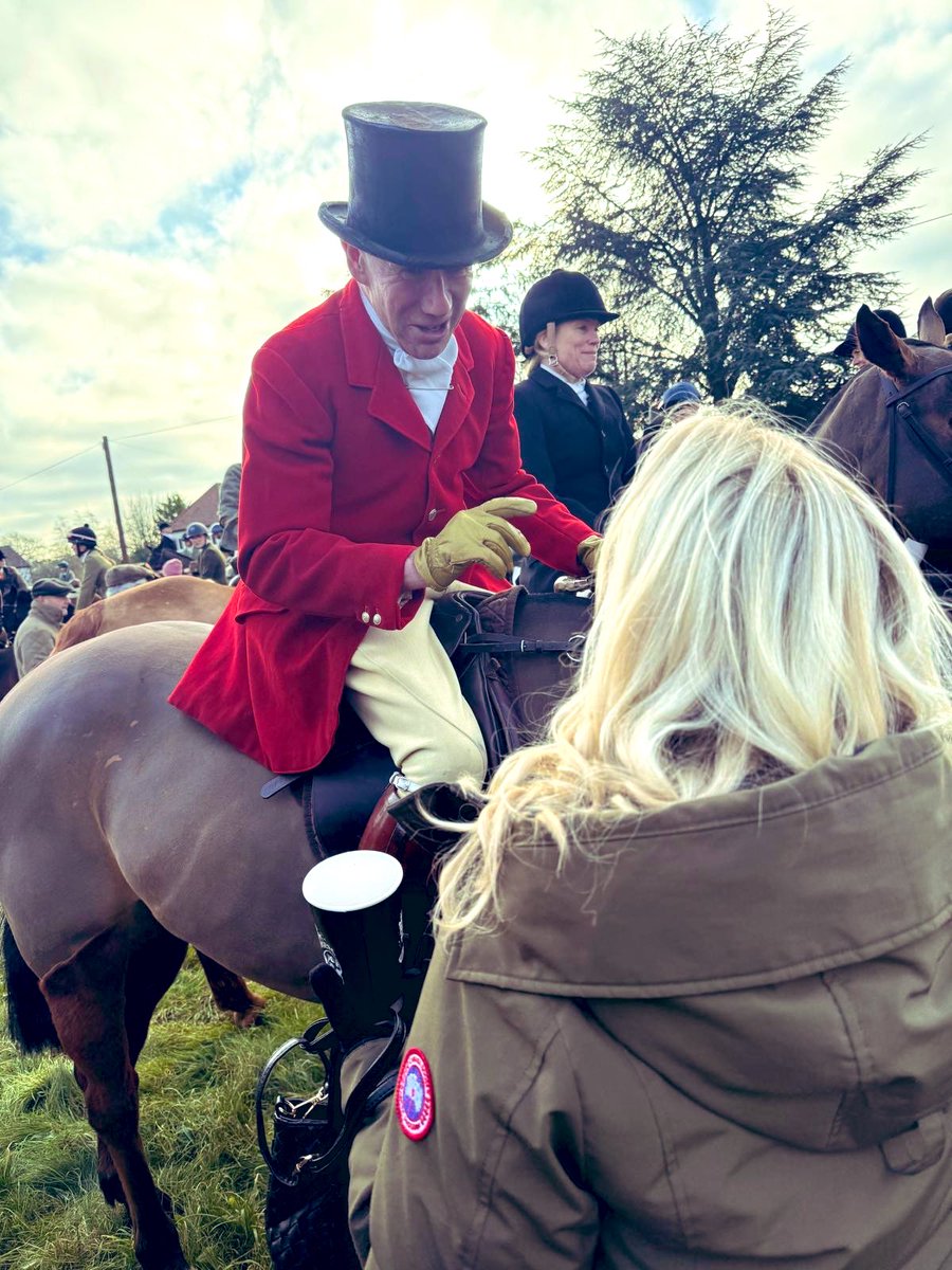 KarenReform's tweet image. Such a wonderful atmosphere in #Matching this morning at the #BoxingDay Hunt 🇬🇧 

Great to meet so many residents and see their passion for tradition 🇬🇧