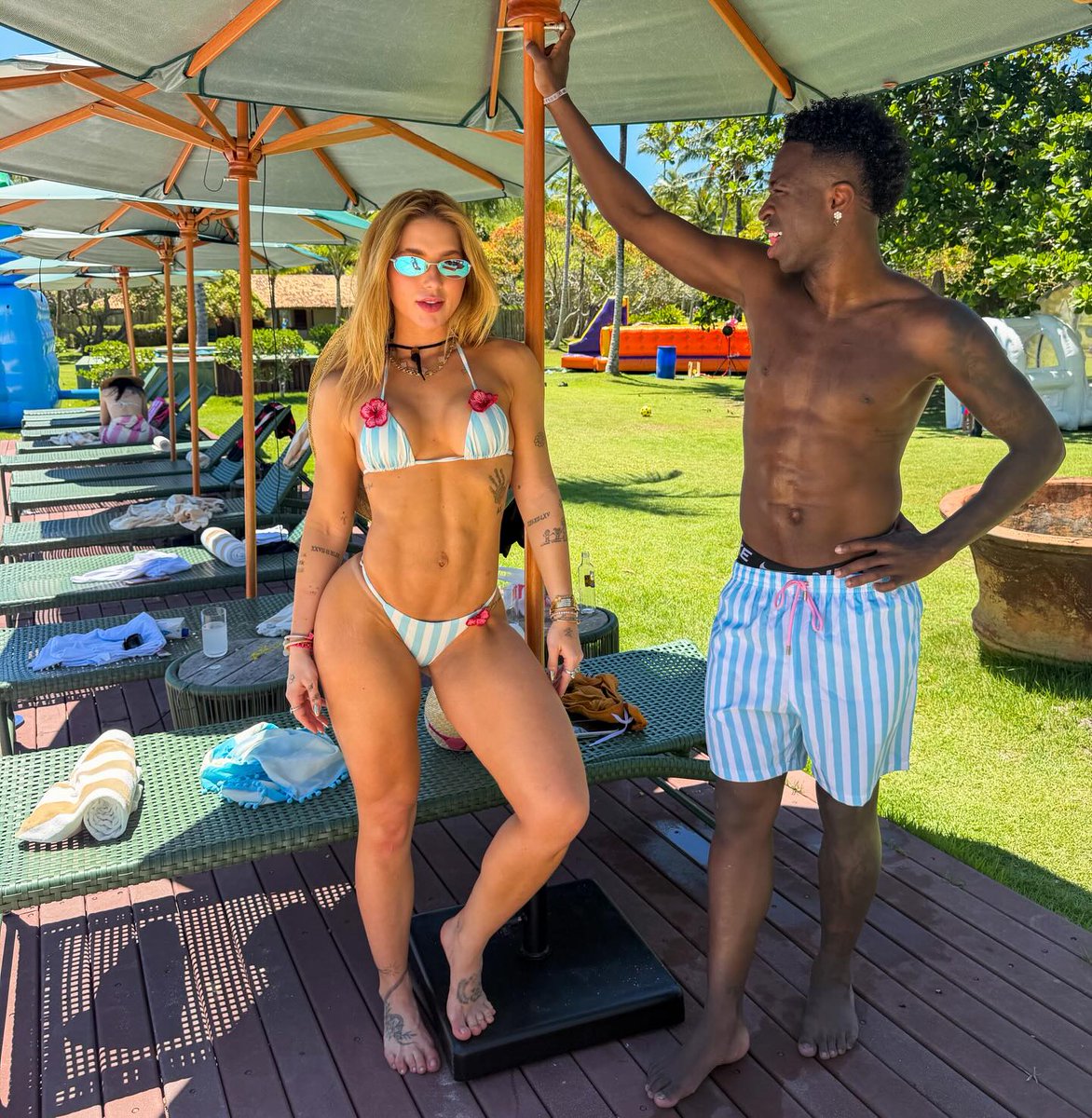 AdriRM33's tweet image. Vinícius con su novia 🤍