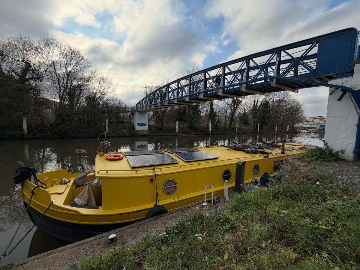 Timothy_Hughes's tweet photo. Boxing Day walk from Teddington to Kingston #boxingday #boxingdaywalk #boxingdaywalks #boxingday2025 #teddington #hamptonwick #kingston #kingstonuponthames #riverthames #riverthameswalk #riverthameslondon #thames #thamesriver #thamespath #thamesview #lon… https://t.co/AEIv8A9NsB https://t.co/vWIeoHF9Mu