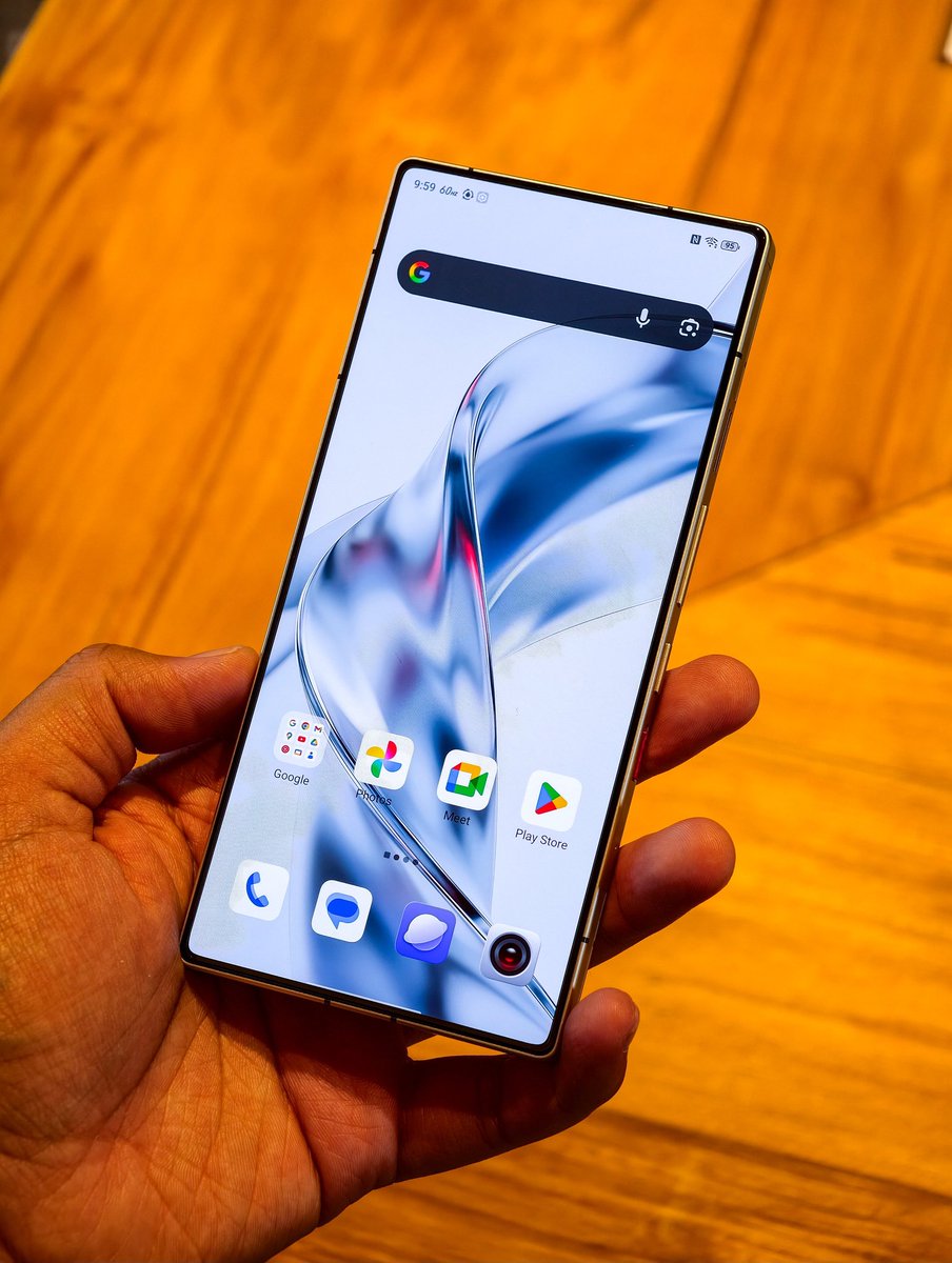 tab_tune's tweet photo. The Nubia Redmagic 11 Pro probably has the coolest front side I've ever seen on a smartphone..

This is how I've always wanted Samsung to design its Galaxy S Ultra phones..

It's so boxy, and the bezels are so thin. https://t.co/XjzWfetfsc