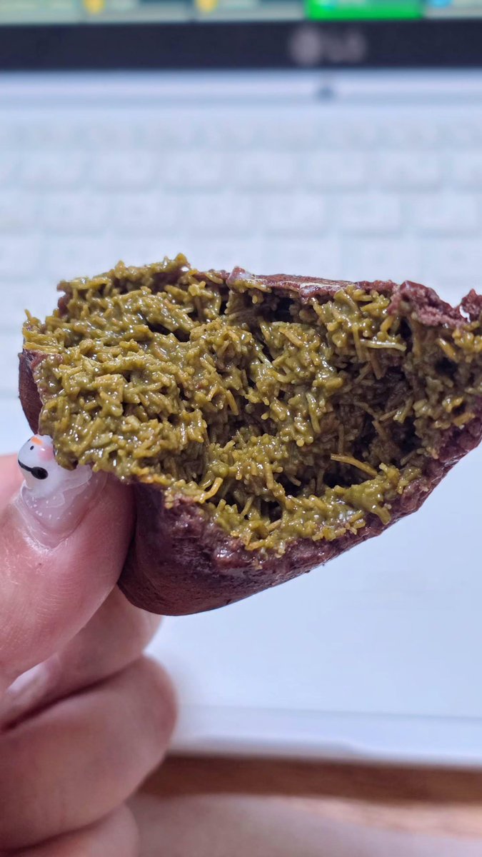 이제 그만 사 먹으려고 했는데... 맛있잖아🤤