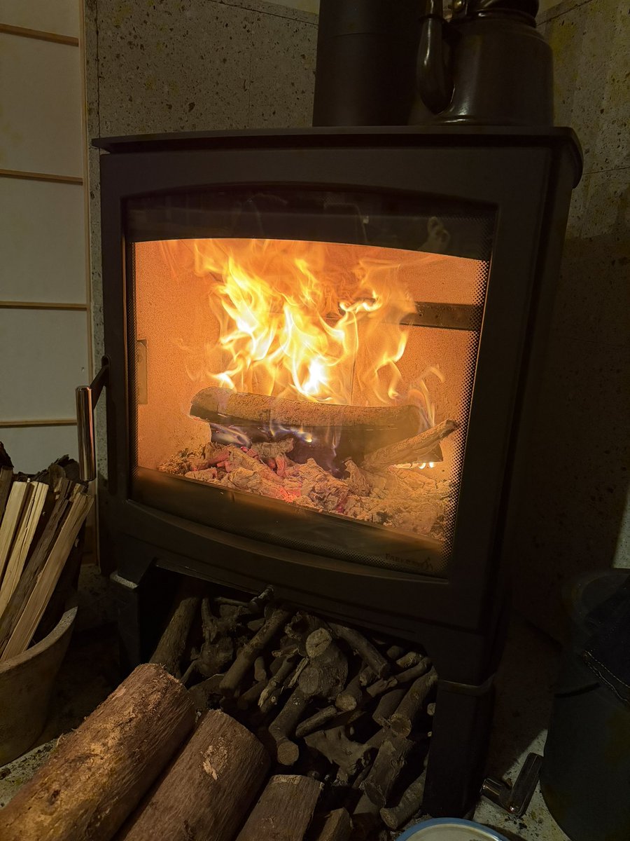 第九全5公演終了しました。本番前にお気に入りのカフェでコロンビア、ゲネで福井センパイと談笑、終演後は一人打ち上げ大好き塩焼きそば、遅い帰宅でストーブです🔥
皆様良いお年をお迎えください🎍

#N響 #第九 #福井敬 #finetimecoffee #ラーメン桂 #ときがわ町