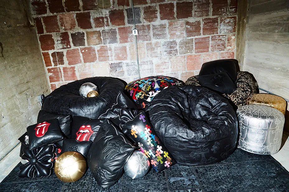 spacetigre's tweet image. People always say this and leave out the fact that Nigo left Bape to die a decade ago. Meanwhile, the Stark family been running CH without relying on hype for years. The tees and hats you see on the kids you think are devaluing the brand are such a small part of the business.