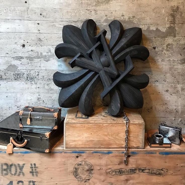 spacetigre's tweet image. People always say this and leave out the fact that Nigo left Bape to die a decade ago. Meanwhile, the Stark family been running CH without relying on hype for years. The tees and hats you see on the kids you think are devaluing the brand are such a small part of the business.