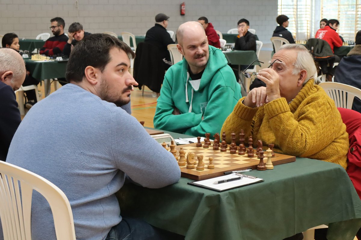 ♟️♟️El  Complejo Deportivo Felipe VI acoge desde esta tarde el 'Festival Internacional de Ajedrez' organizado por <a href="/ajedrezlorca/">clubajedrezlorca</a>  Un total de 170 jugadores de una quincena de nacionalidades se disputarán las diferentes rondas hasta la fase final del próximo domingo. ¡Mucha suerte!