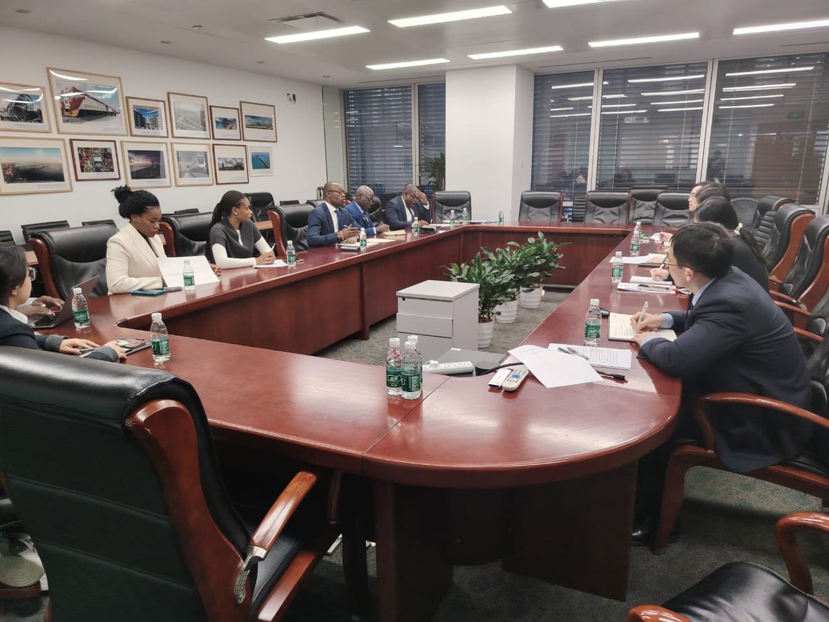 Edjang_Ruben's tweet photo. He tenido el honor de encabezar una alta #delegación de G.E🇬🇶 en #Pekín donde mantuvimos importantes #reuniones de trabajo con el CDB, EXIMBANK y BCC para dar seguimiento a #proyectos en curso y explorar nuevas oportunidades de #financiación en beneficio del #desarrollo del país. https://t.co/hceOYMfZui