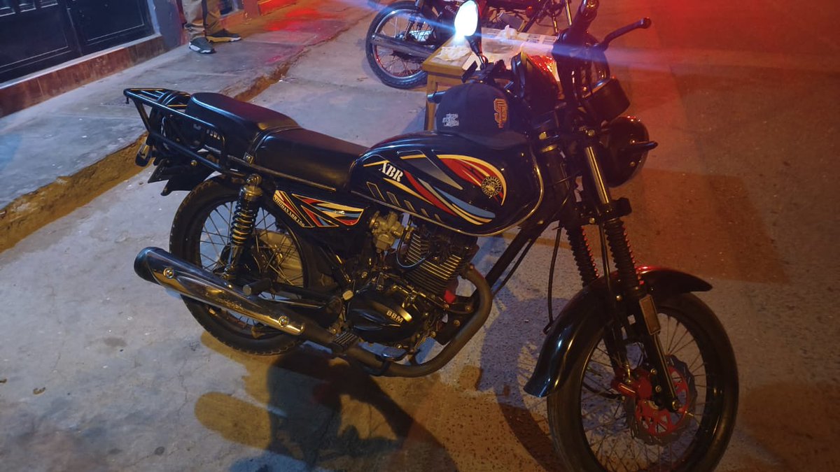 🚨 La División de Investigación de Extorsiones, con apoyo de la División de Inteligencia, desarticuló a “Los Nuevos Sanguinarios”, brazo armado de la organización criminal “D.E.S.A 3”, implicados en extorsiones a transportistas y negocios en #LimaNorte.