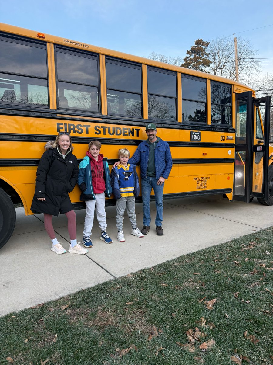 Samsara's tweet photo. What do you do when your donation pickup cancels last-minute… and hundreds of holiday gifts have nowhere to go?

You call @FirstStudentInc — and they deliver. 🚌🎁

Huge thanks to First Student for helping Samsarian Lindsay St. Cin deliver these gifts and spread holiday joy in her community.