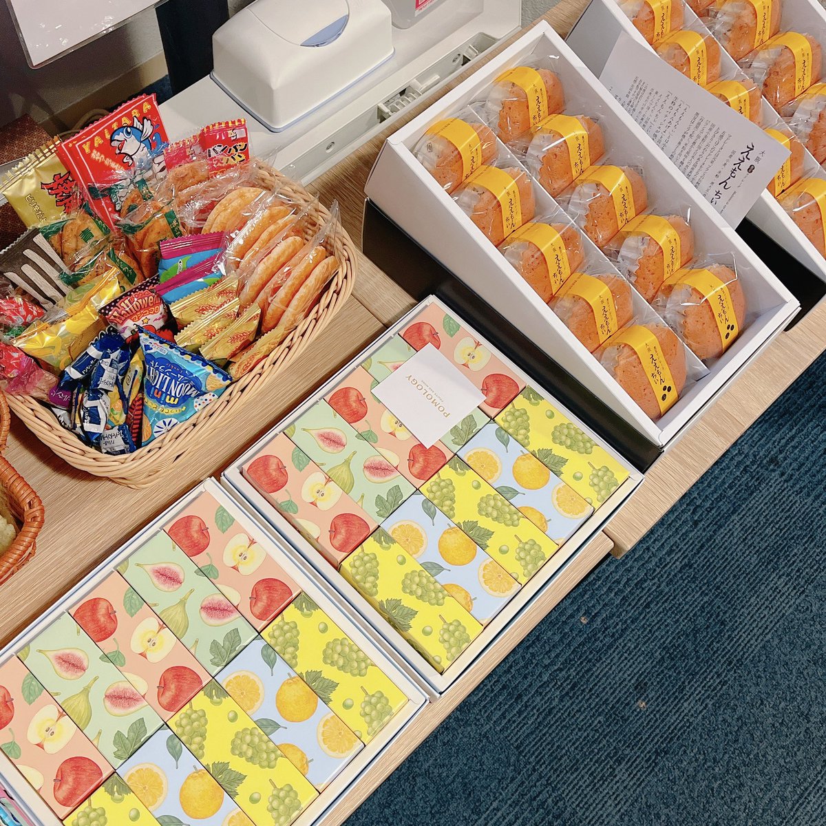 獺として携われてとても楽しく幸せな時間でした✨作中においしそうな菓子が登場してたけど現場にもおいしい菓子がたくさんあって野寺坊役の伸也さんといつもいっぱい食べてた🤭
配信でもぜひご覧ください🍬
おやすみ、若だんな。また会えるといいな。
#しゃばけ