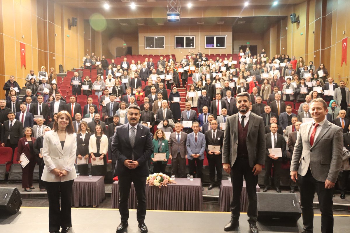 sivasmem's tweet photo. Sivas’ta eTwinning Kalite Etiketi ve eTwinning Okulu Ödül Töreni Gerçekleştirildi.

https://t.co/44GLiHAjkN

@tcmeb 
@Yusuf__Tekin 
@valisimsek 
@erdogan_fatih66 https://t.co/ZsQDpI5nW9