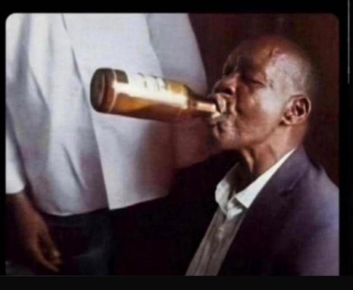 pascal_kabombe's tweet photo. DOKTA: Kwa usalama wa figo zako USISHIKE bia
YEYE: 👇👇👇👇👇👇👇 https://t.co/MUla39TkqE