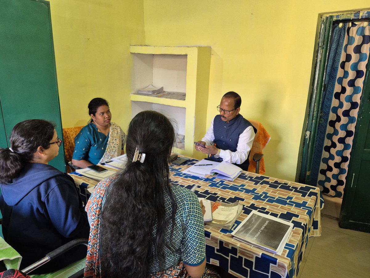 DM_Nuapada's tweet photo. Today, the Collector, Nuapada inspected the RIC, Boden and reviewed the collection position and other revenue matters of Boden Tahasil in the presence of the Sub-Collector, Nuapada. https://t.co/8fMMKgEaq8