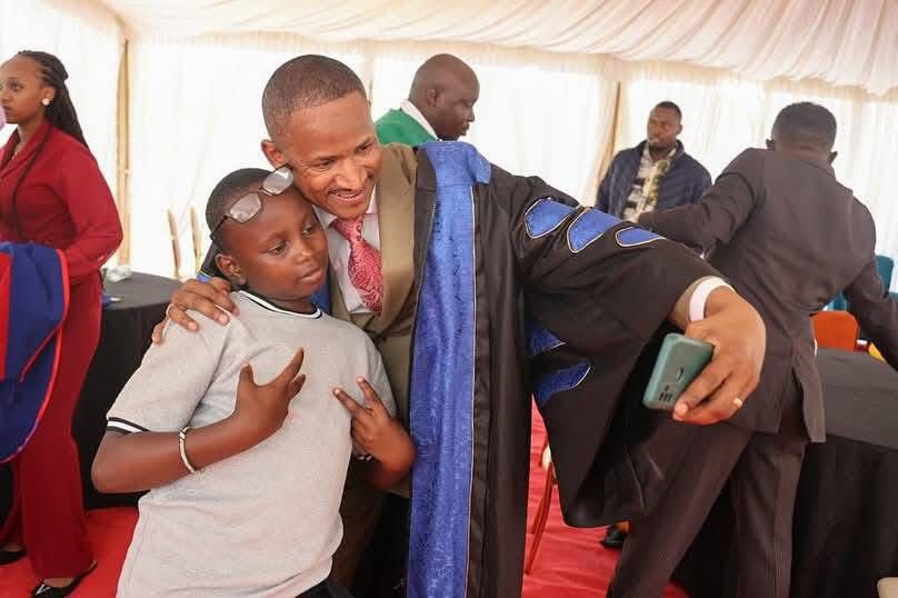 jaycozel's tweet photo. Generational leader👌

That Dr. Babu Owino is loved by the current generation and future generations is not questionable. The great son of Kenya will have a long lasting impact on the Kenyan leadership space.

#Babukwasababu is not a slogan, it is a movement!

#BilaBabutaabu https://t.co/LJtoa40J2X