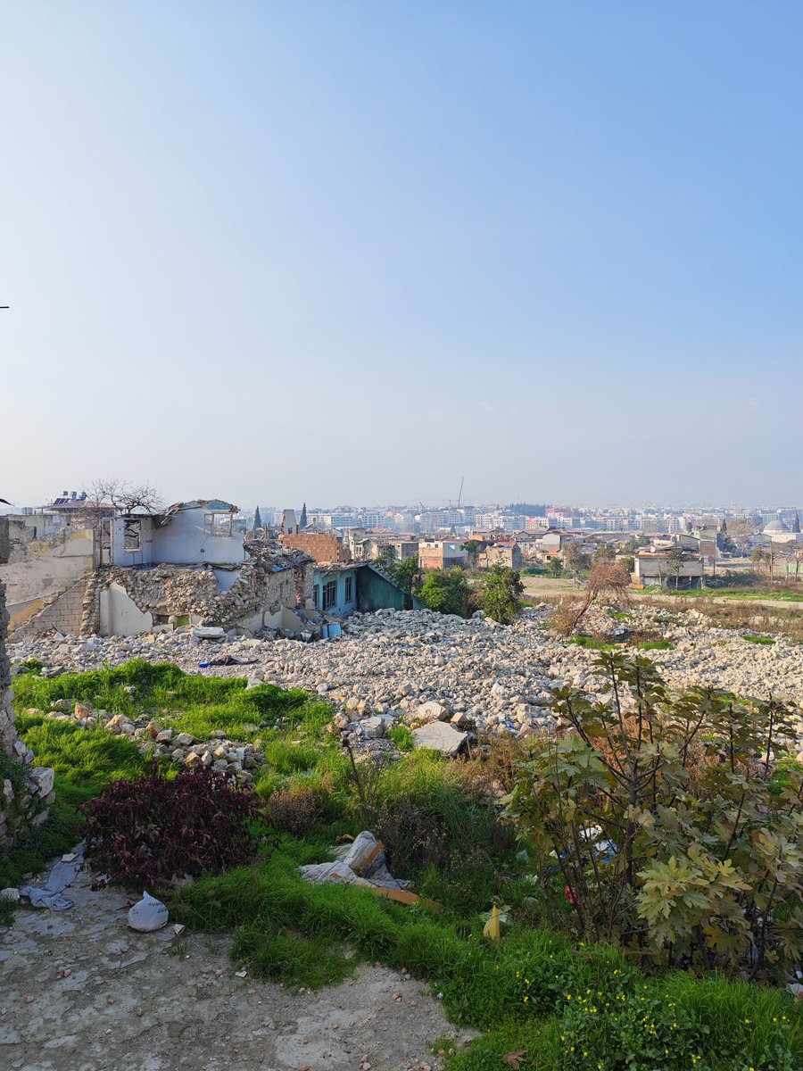 Hatay ayağa kalkıyor ama sadece protokolün geçtiği yerler...

25 Aralık 2025 / Antakya