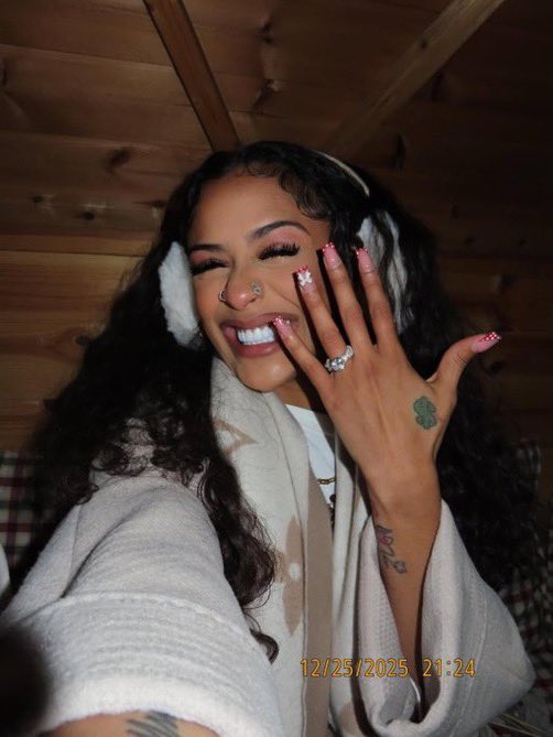 PlayoffKaden's tweet photo. 𝐕𝐈𝐑𝐀𝐋: MLB Superstar, Jazz Chisolm has gone absolutely viral for engaging to public figure, Ahnalys Santiago.

The popular figure, Ahnalys, is popular because she is an OF model 😳

Chisolm has yet to respond to the backlash. https://t.co/X3zpWRHn5i