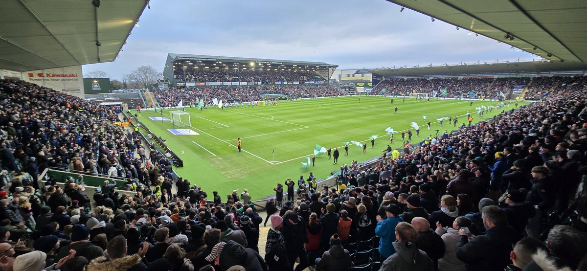 Plymouth Argyle 0:3 Reading. Half-time.

Not quite the festive 🎅 ⚽️ I had hoped for with 🇳🇬 #Argyle 🇳🇬 getting a 🟥 and being 3:0 down after 19 minutes.