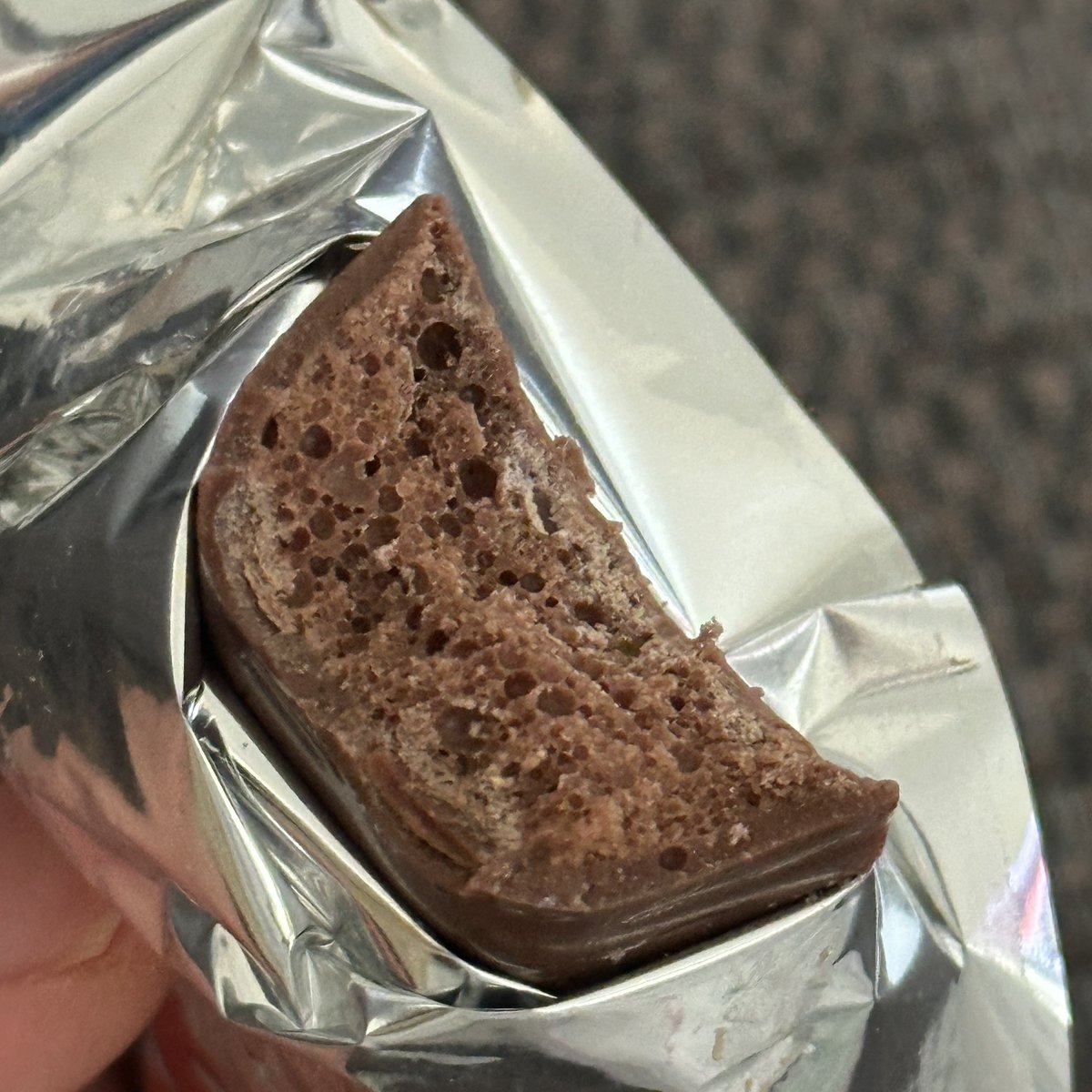 Heemer123's tweet photo. 내 최애 영국 초콜릿 #wispa
안에 구멍이 송송 뚫려 있는 있는 게 포인트 https://t.co/tKDfBcxGr4