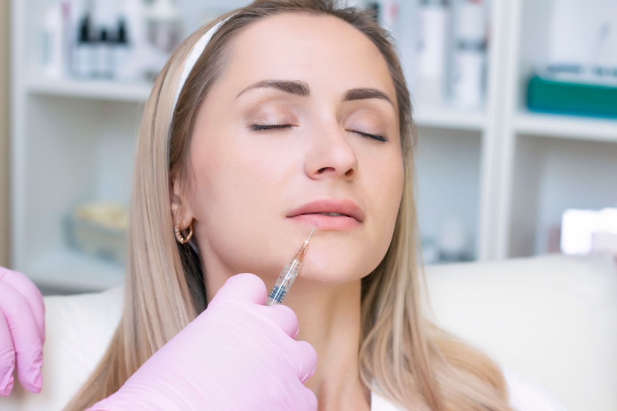 AurumHealth_'s tweet photo. Rejuvenate your face with dermal fillers at Aurum Health! 💉 We restore volume and smooth wrinkles for a natural look. Schedule your appointment! ✨ 
 #RellenosDérmicos #Belleza https://t.co/658GR9I5m5