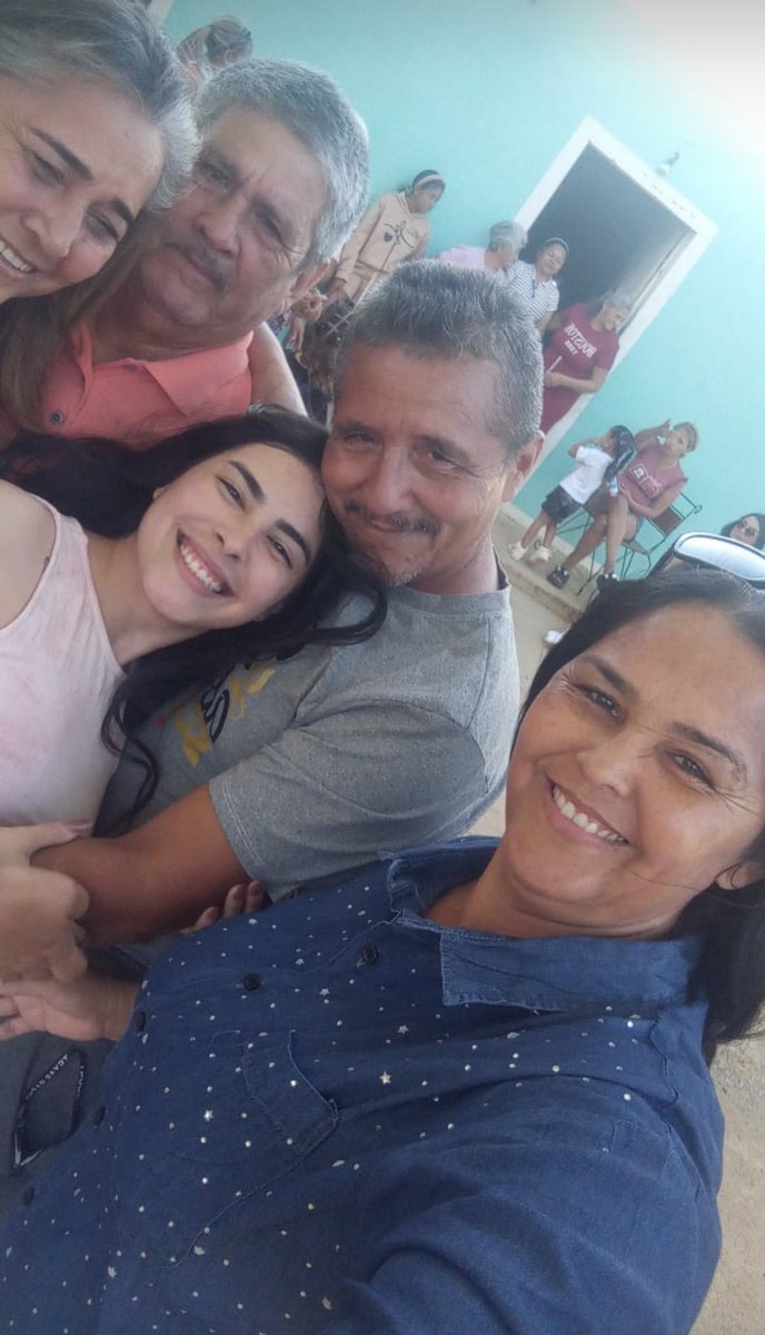 Una de las Guarimberas recién liberadas...Ustedes le ven algún signo de "tortura" ?
Se vé rozagante y gordita.
Quedan como mentirosos los que hablan de "tortura" en Venezuela.