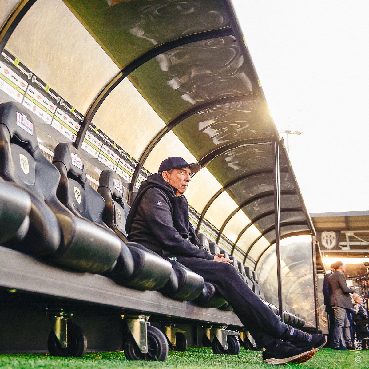 🖤 Reposez en paix, Monsieur Jean-Louis Gasset.

Le Peuple Vert n'oubliera jamais ces 18 mois passés à vos côtés. Vous resterez à jamais l'un des nôtres. Bon voyage, Légende. 🕊️