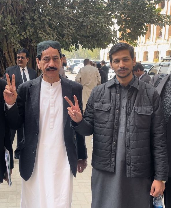 نثار پنہوار کو تین ماہ غیر قانونی حراست میں رکھا گیا، نہ کوئی واضح الزام، نہ کوئی قانونی کارروائی۔ رہائی کے بعد صرف آٹھ دن کی خوشی نصیب ہوئی اور پھر ہمارا گھر دوبارہ اجاڑ دیا گیا۔ اس بار صرف نثار پنہوار نہیں، بلکہ ان کے بیٹے محسن پنہوار کو بھی اٹھا لیا گیا۔ آخرہمارا قصور کیاہے؟