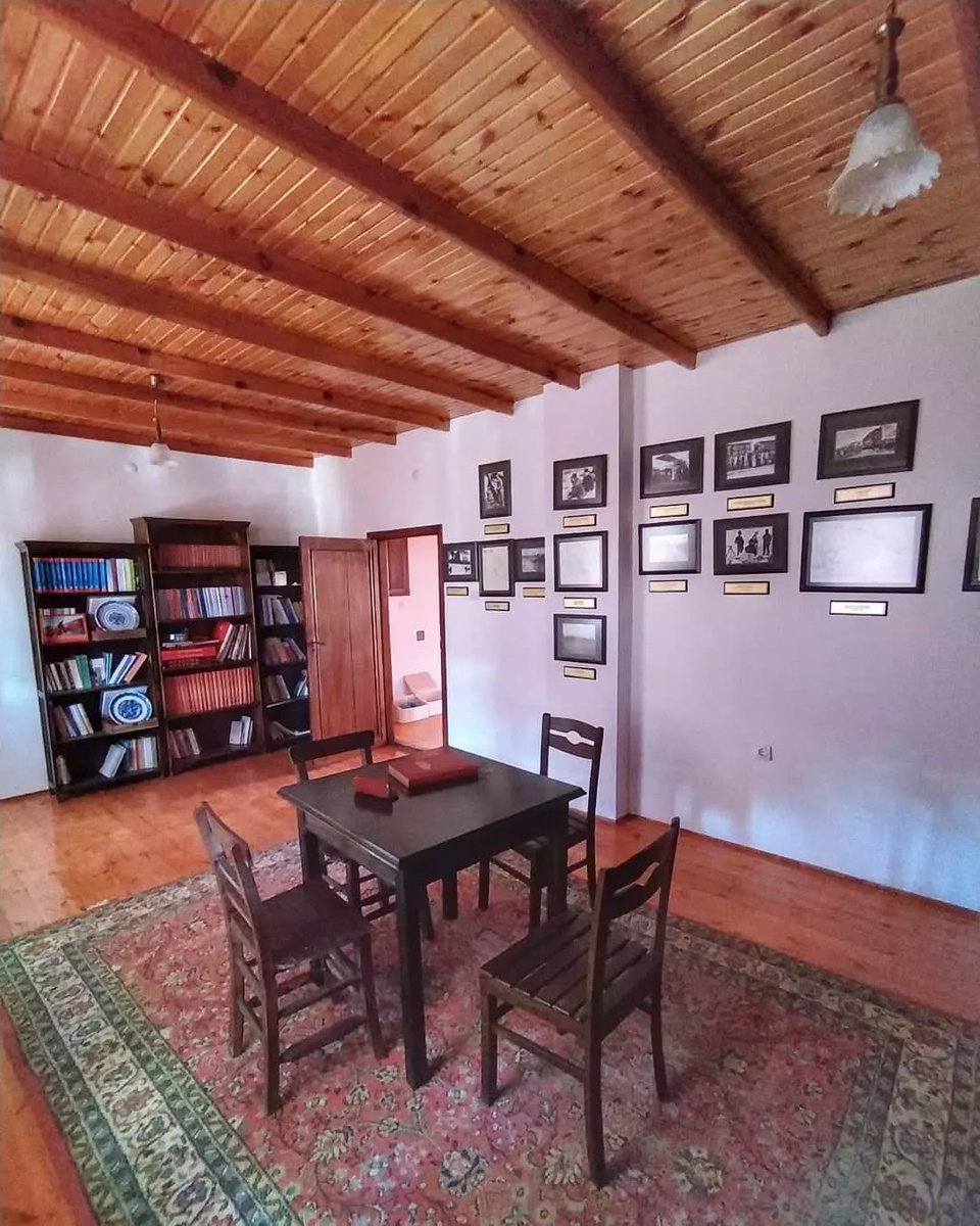 TarihMekanZaman's tweet image. #TarihteBugün 🇹🇷 26 Aralık 1919, Beynam, Bala/ANKARA

Mustafa Kemal Paşa ve Heyet-i Temsiliye üyelerinin, Ankara’ya gelmeden bir gün evvel 26 Aralık 1919 gecesi #Bâlâ İlçesi’nin Beynam Köyü’nde konakladıkları Muhtarı Veli Çavuş’a ait ev.

Atatürk'ün Ankara'ya gelişi kutlu olsun🇹🇷