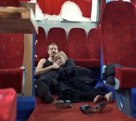 ne güzel şey aşkı özgürlükle mutlulukla nefes almakla tasvir edebilmek✍️ve bir insanın başka bir insana karşı hissettiği duygunun bu kadar kıymetli olabilmesi ✨herşeye rağmen ben bu detaya aşık oldum 🍀

#YahDer || #Veliaht