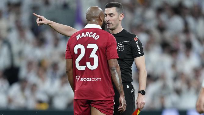 PavelFdez's tweet image. 💥 Seis partidos de sanción para el sevillista Marcao
😉 La próxima vez respetará un poquito más seguro
🗞️ @iusport ⤵️
iusport.com/art/144353/sei…
