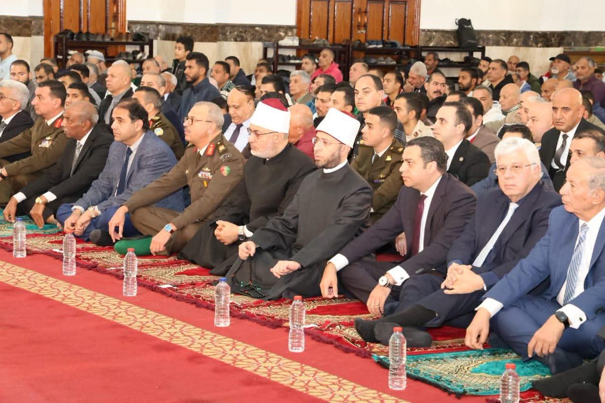 Usamaalazhary_'s tweet photo. وزير الأوقاف ووزير التعليم العالي ومحافظ بورسعيد يشهدون صلاة الجمعة بالمسجد العباسي ببورسعيد احتفالًا بالعيد القومي للمحافظة.

للمطالعة: 

https://t.co/vPsf1Bzham

أ.د. #أسامة_الأزهري 
#وزير_الأوقاف https://t.co/Se7VrZBHpb