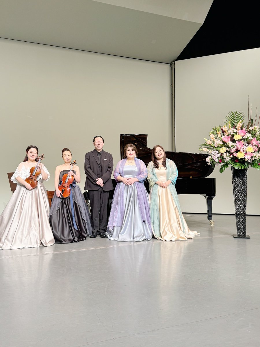 本日はXmas明けですが😅「Ensemble da camera Xmas Edition 10周年コンサート」に雪がシンシンと降る中足をお運び頂きありがとうございました⛄️

メンバーの皆にはいつもいつも支えられっぱなし(/-＼*)演奏面でもそれ以外でも感謝し切れないほど🙏´-いつも寄り添ってくれてありがとうございます😭