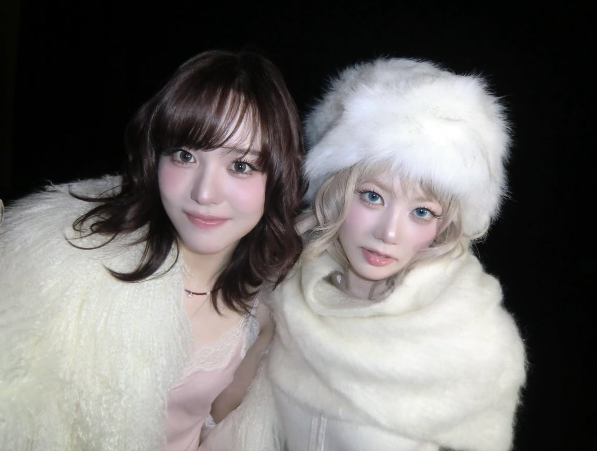 Photos shared by HINATA on the set of the 4 SEASONS mv 🥹❄️ [2/2