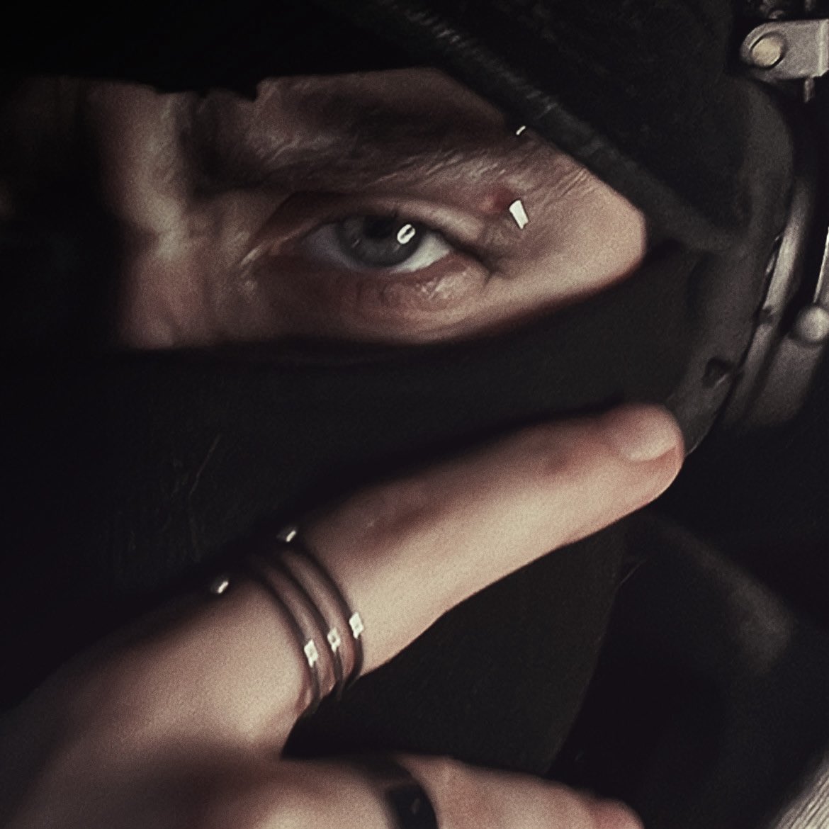 simoonghostr's tweet image. careful not to get cut 🔪