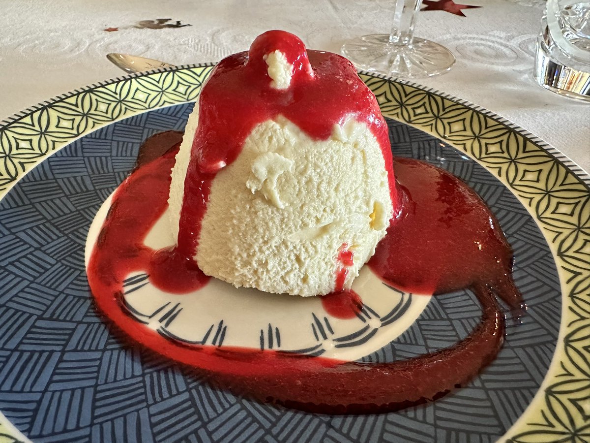JoachimHesse's tweet image. Blutige #Weihnachten! 🥄 Ich wünsche euch allen noch ein frohes Fest! 😘