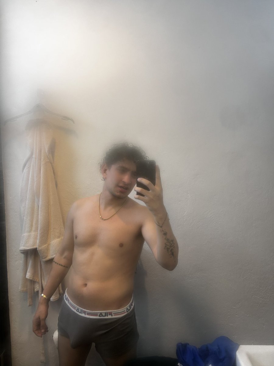 A r i e l V a l l a r t a🌴 tweet media