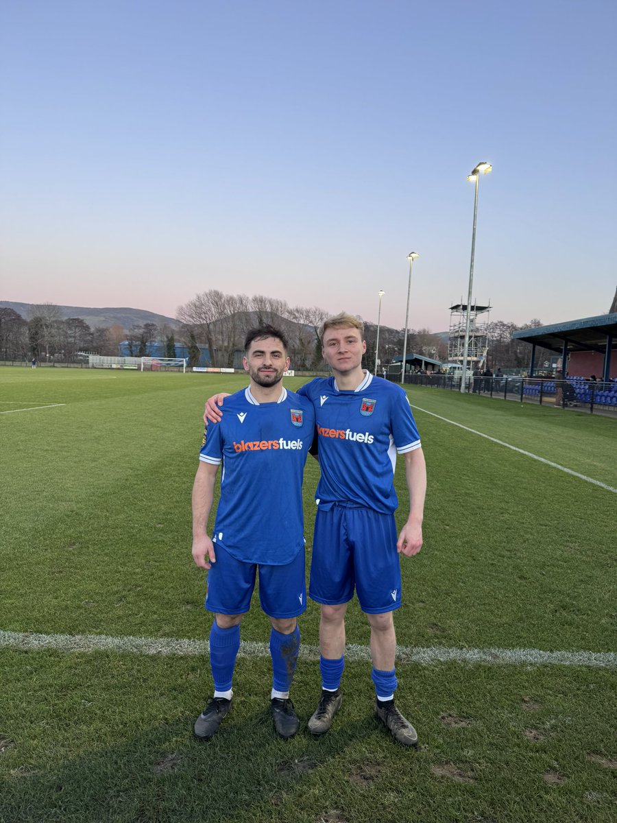 RuthinTownFC's tweet image. Full Time :

Ruthin Town 3 Denbigh Town 1 

Llyr Morris ⚽️⚽️
Joel Gilbin ⚽️

Att: 1047 

Diolch yn fawr am eich cefnogaeth. Thanks very much for the support today 💙