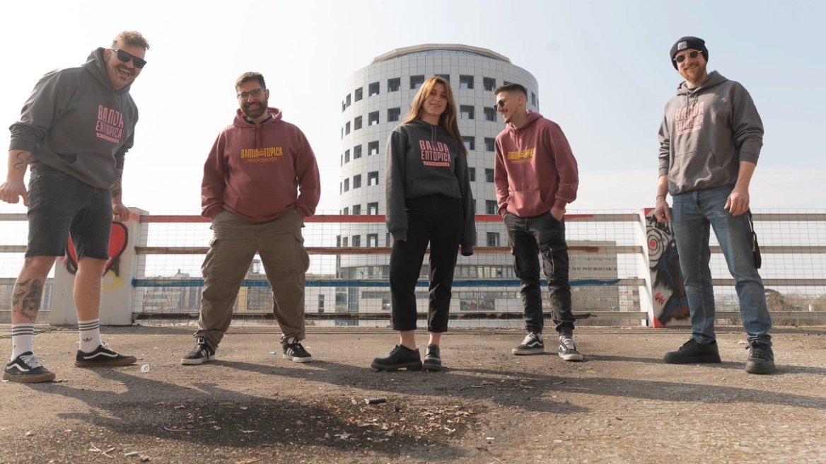 PoliceVoice's tweet image. «Είμαστε Έλληνες, όχι Σλάβοι» λένε από τον δήμο Φλώρινας μετά την διακοπή των σλάβικων τραγουδιών σε συναυλία των Banda Entopica....    
police-voice.com/2025/12/banda-…