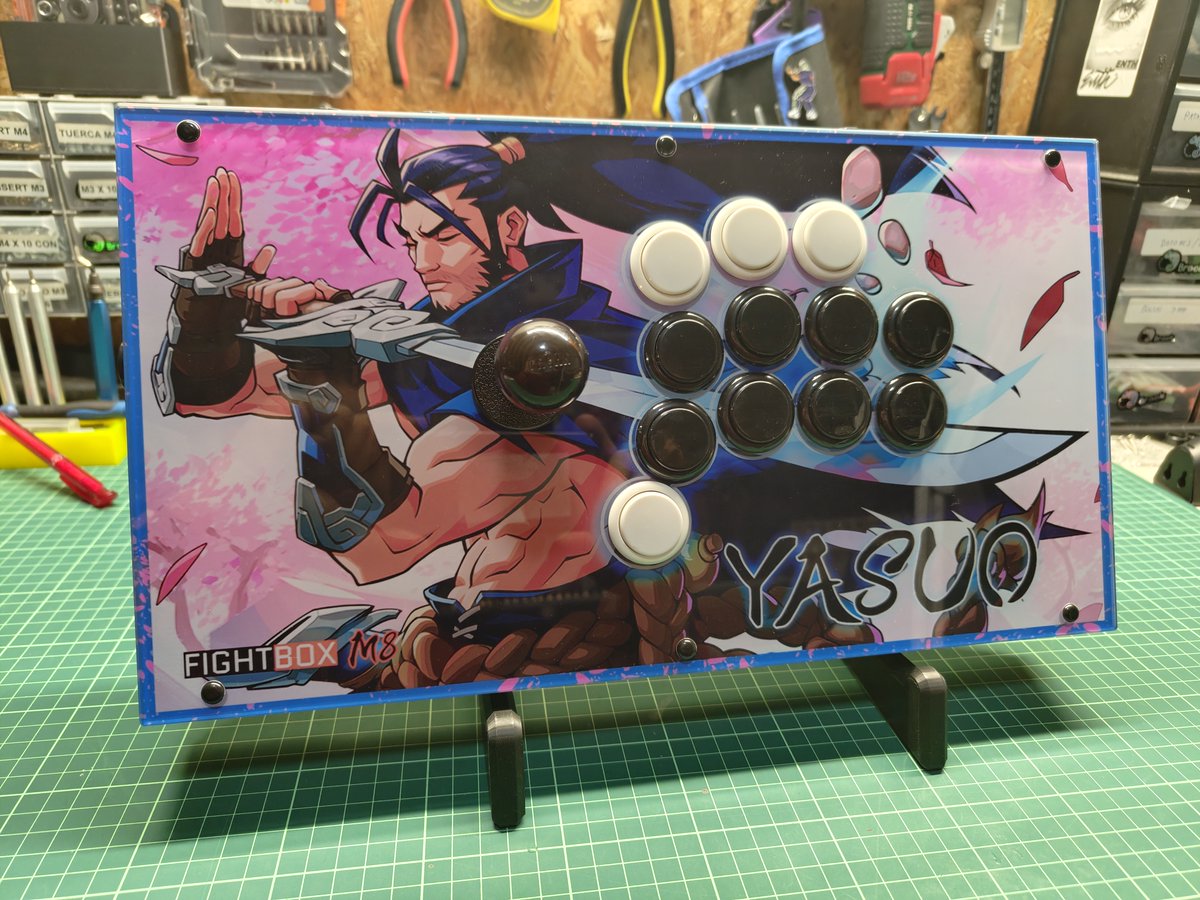 XBattleMonkeyX's tweet image. Aquí os dejo las review en formato short del fantastico @FightBoxArcade_  m8 un arcadestick custom a un precio increible y más con el código descuento del 10% que os dejo aquí:
N59KF6E76KYF
youtube.com/shorts/qmWFRlW…
#arcadestick #fightstick  #custombuild #trend #customcontroller