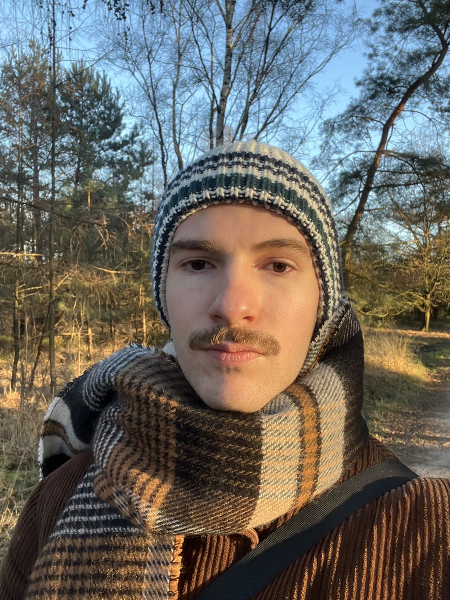 2001Xander's tweet image. even gras aangeraakt