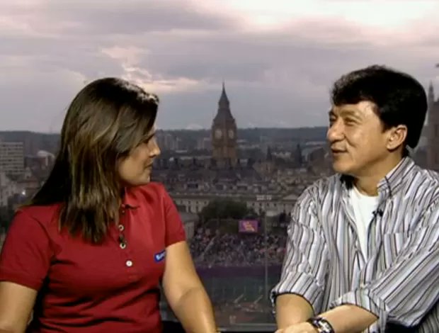 🗣️Repórter :  “ Tem algum atleta que você admira? ”

🗣️Jackie Chan: “ Sim, o Billi."

🗣️Repórter : "Billi?"

🗣️Jackie Chan: “O Billi não é do seu tempo. Ele é o rei do futebol.”

🗣️ Repórter : “ Ah sim, é o Pelé. ”

🗣️ Jackie Chan: “ Isso, Pelé. A pronúncia é diferente na China.