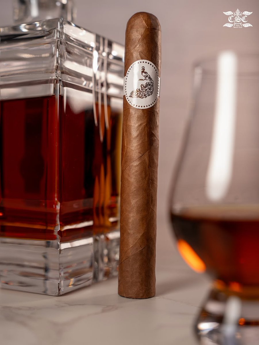 The #MQBA Mayura Toro — crafted from tobaccos aged over two decades — pairs effortlessly with a fine whisky poured from crystal. Smooth, layered, and timeless.

What’s your favorite pour to pair with #Mayura? #Mbombay #Cigars #HappyHolidays2025